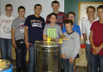 Initiation à l’apiculture au Lycée Don Bosco de Giel