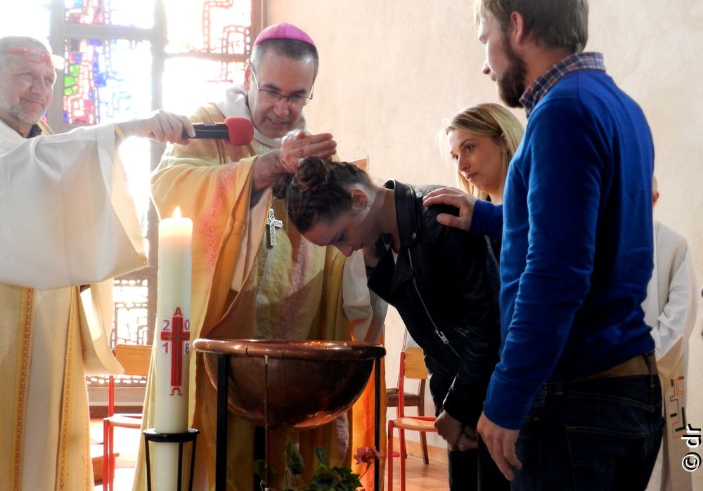 7 jeunes de Don Bosco Giel baptisés et confirmés et reçoivent la communion