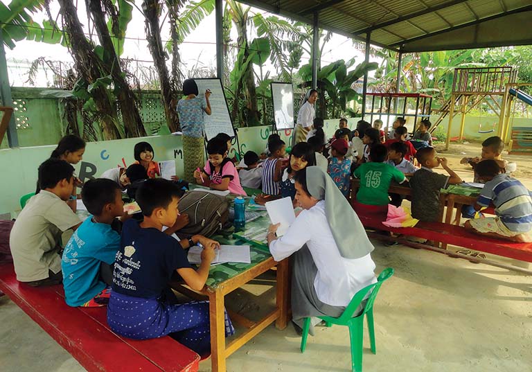 En Birmanie, les sœurs salésiennes au cœur d’un des plus grands bidonvilles de Yangon…