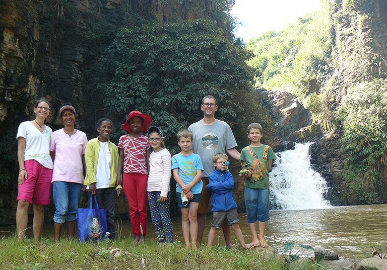 La belle aventure familiale de Marie et Laurent Morin, à Madagascar au service des salésiens de Betafo