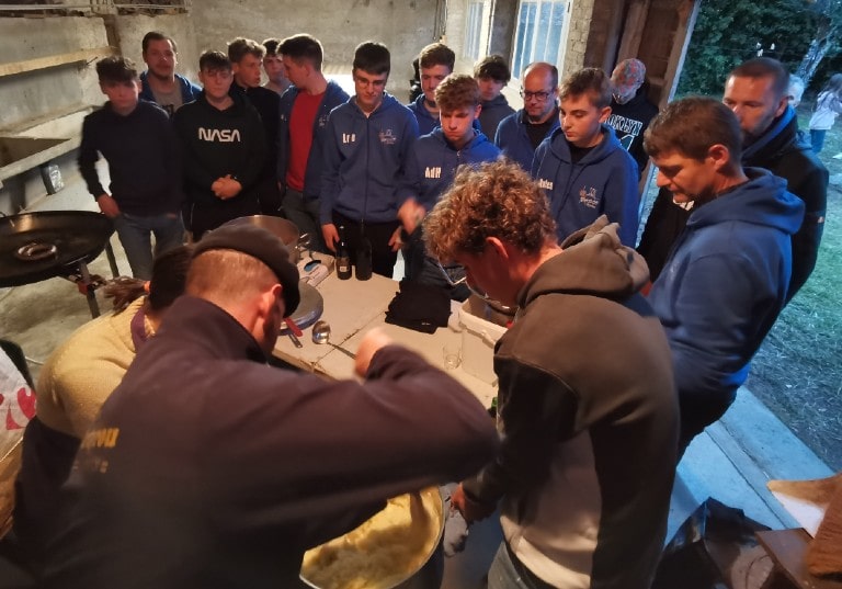 Nettoyeurs, déménageurs, jardiniers, paysagistes… des élèves de Don Bosco Verviers super-héros au cœur de l’Aveyron