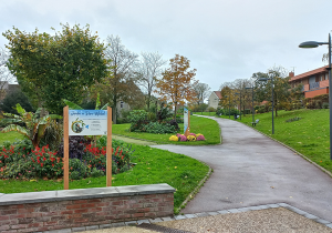 Le « jardin du père Michel » : à Louvroil, le nom d’un frère salésien donné à un parc municipal, en souvenir d’une vie consacrée aux autres