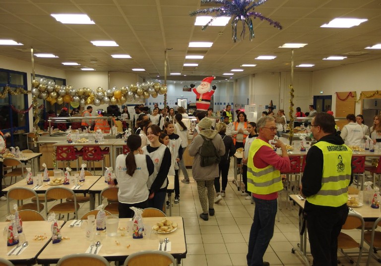 A Don Bosco-Nice, élèves, parents, enseignants et personnels mobilisés pour un repas de Noël avec les “gens de la rue”