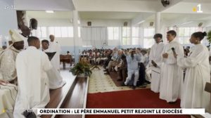 Guadeloupe : au journal télévisé du soir, un reportage sur l’ordination d’Emmanuel Petit, salésien de Don Bosco