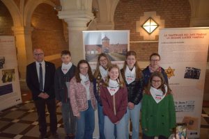 Passeurs de mémoire : au collège salésien de Bailleul, des élèves exposent en mairie et retracent le parcours de deux enfants juifs cachés pendant la guerre