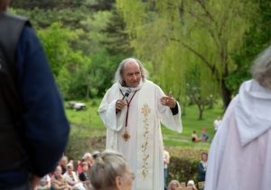 Bergerie de Faucon : autour du père Guy Gilbert, une grande fête pour fêter les 50 ans de l’association