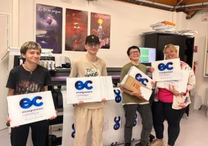 A Bailleul, la Maison Sainte-Marie – Don Bosco fête ses 60 ans et réalise des plaques pour tous les établissements catholiques du diocèse de Lille