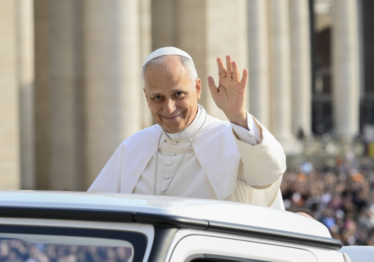 « On va pousser les tables »: galères, entraide et système D… L&rsquo;excitation monte avant la venue du Pape en France – RMC