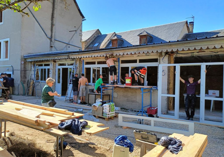 Des lycéens de Verviers, de Langogne et de Žilina (Slovaquie) réunis autour de la future « Place Don Bosco » de Saint-Geniez-d’Olt